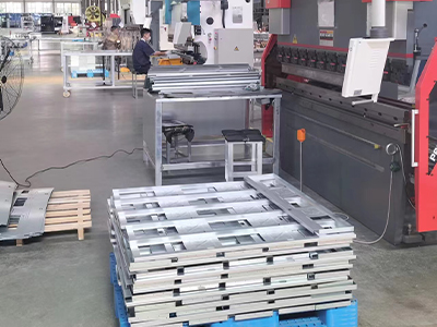 大面積的廠房倉(cāng)庫(kù)